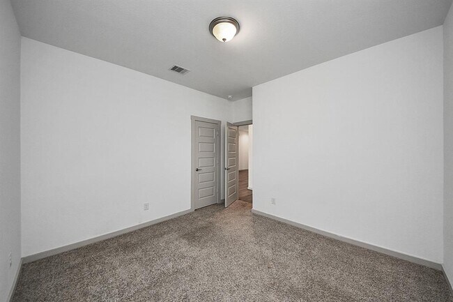 Building Photo - 3014 Jackmans Diamond