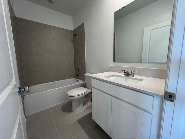 Building Photo - 3066 Chantilly Dr