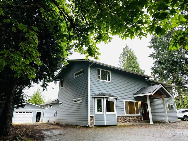 Building Photo - Rare Kent Gem, 3 BR | 3 BA | 2 DEN | 0.41 ...