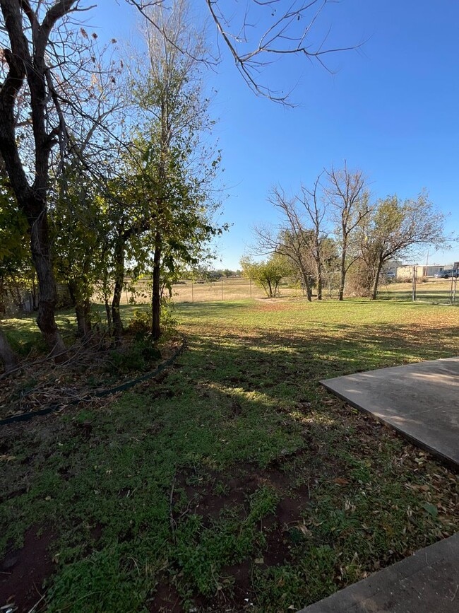 Building Photo - 623 NW 2nd St