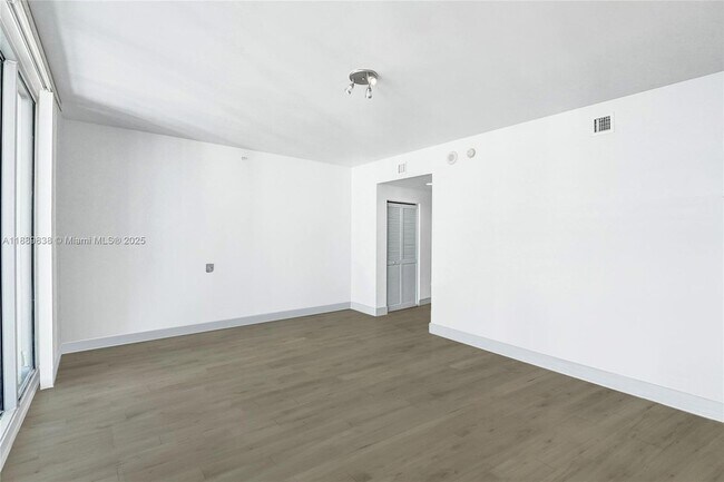 Building Photo - 3535 S Ocean Dr