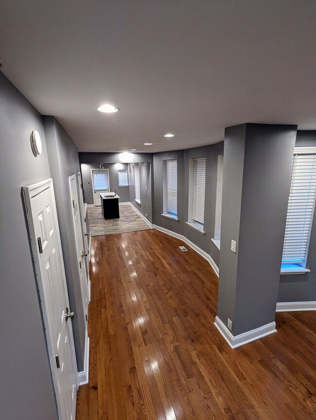 Building Photo - Cozy West Philly Home 4br/2.5ba w/ Hardwoo...