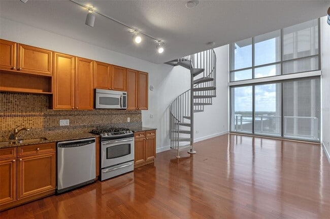 Building Photo - 150 E Robinson St