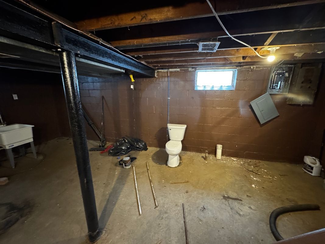 Building Photo - 11092 Engleside St