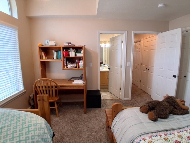 Building Photo - 577 N 100 W St