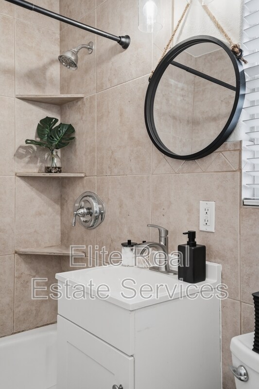 Building Photo - 2606 Juan St