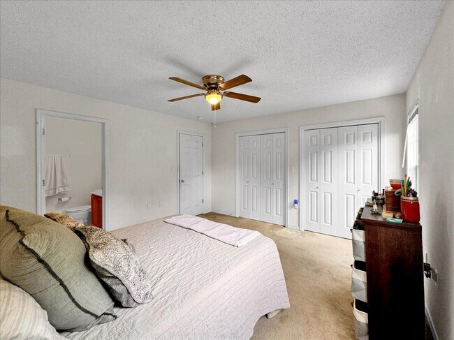 Building Photo - 994 Scenic Oak Ln