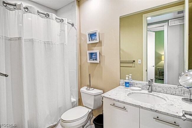 Building Photo - 3000 Oasis Grand Blvd