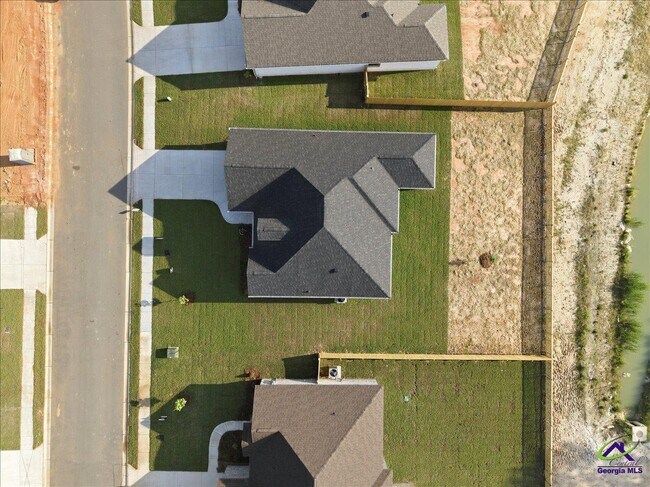 Building Photo - 307 Willowbrook Ln