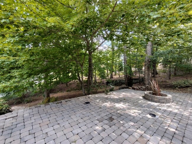 Building Photo - 2108 Valley Dale Ln