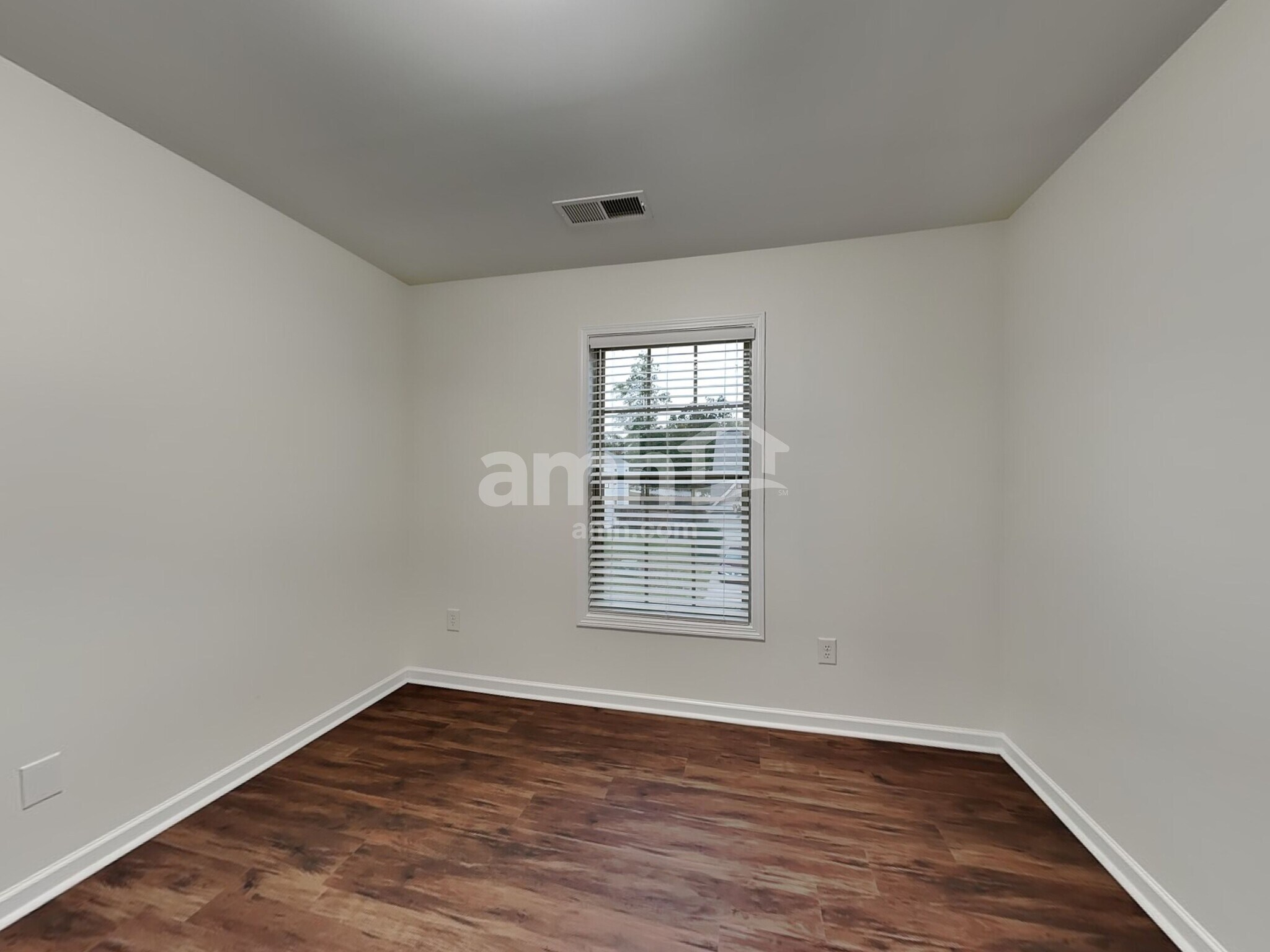 Building Photo - 17 Phaeton Ave
