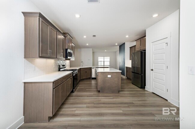 Building Photo - 231 Bronze St