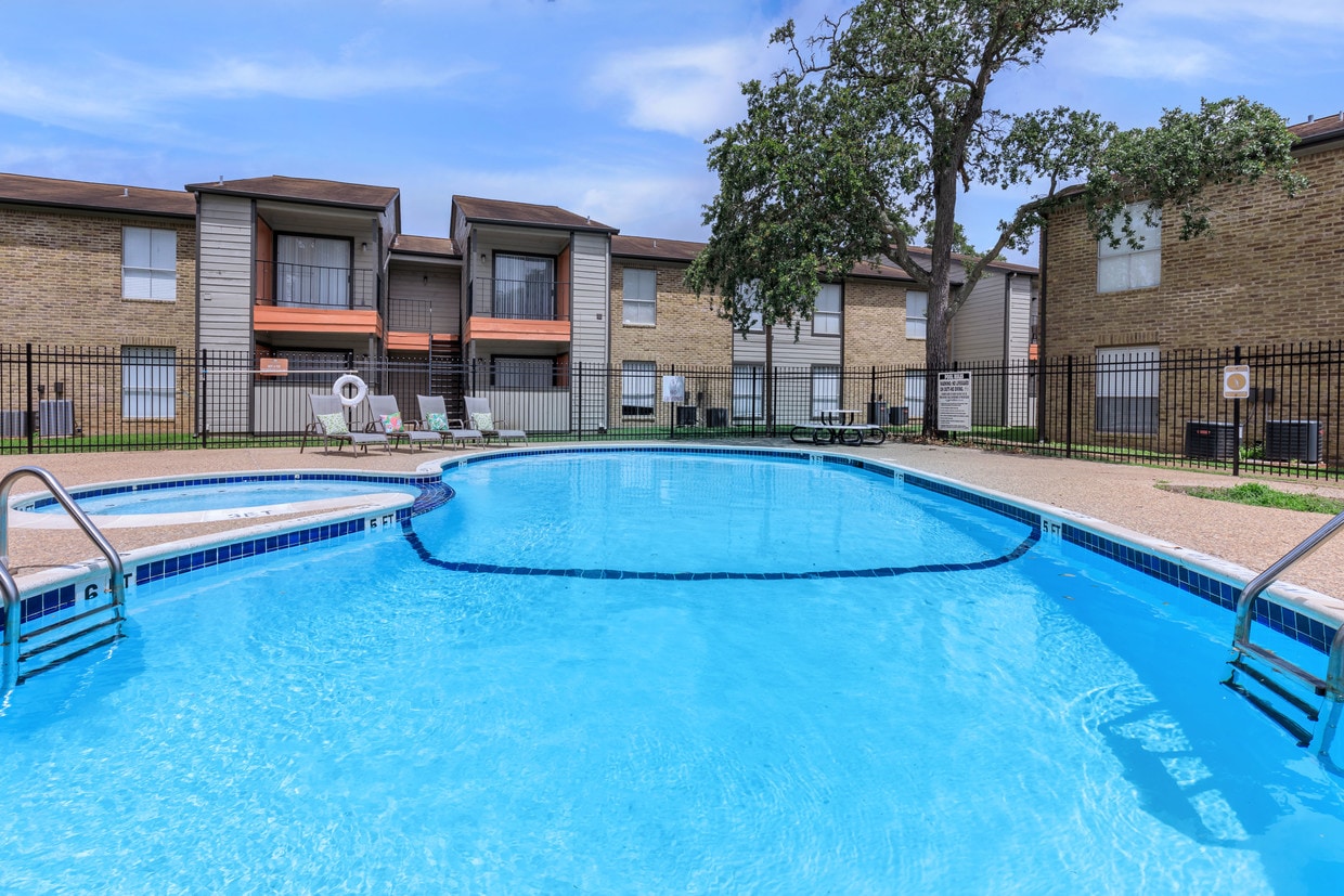 Crescentwood Apartments Clute Tx Apartment Finder