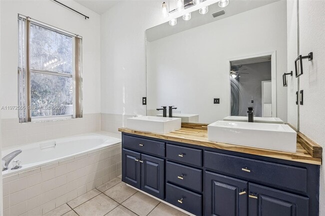 Building Photo - 132 Golf Aire Blvd