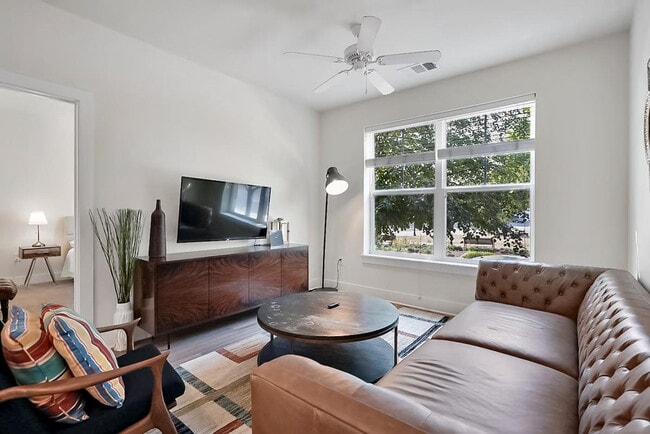 Building Photo - 238 S West St