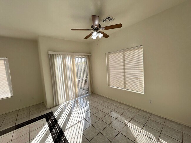 Building Photo - Brand new paint and carpet! 3 Bedroom 2 1/2 Bathroom, Close to Grand Canyon University