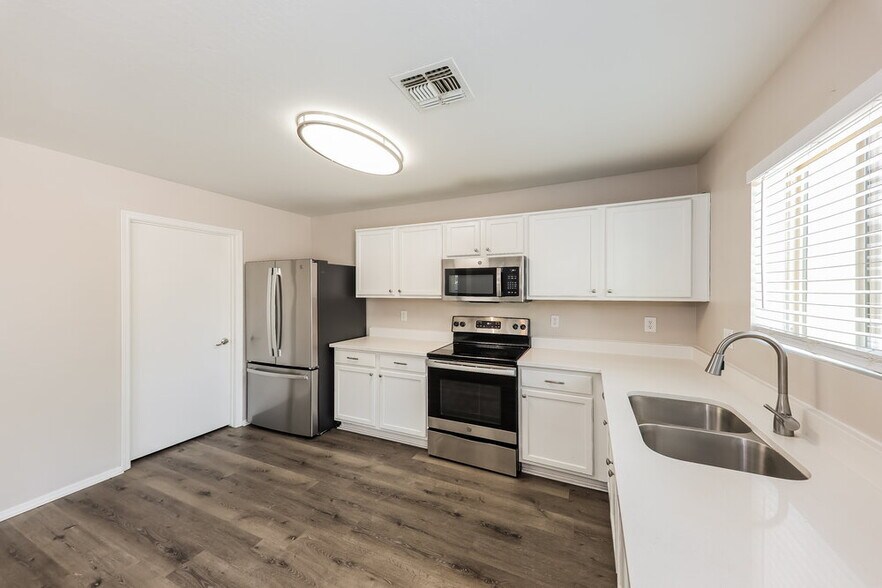 Building Photo - 3123 W Alta Vista Rd