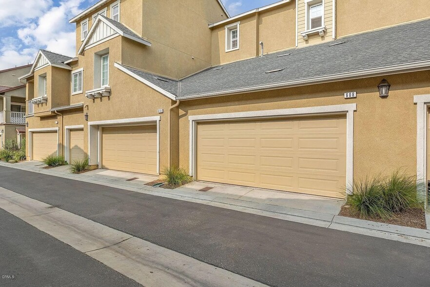 Building Photo - 608 Flathead River St