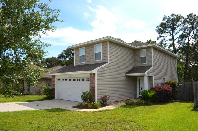Building Photo - "Charming 3-Bed home with 2.5 Baths in the...
