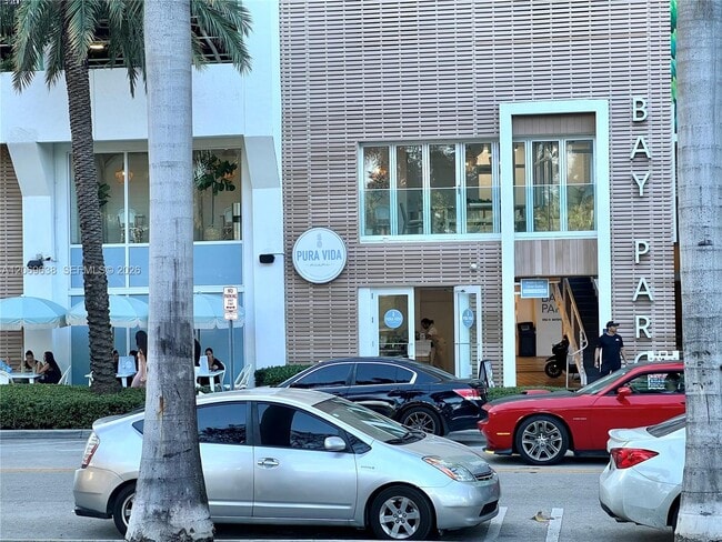 Building Photo - 1717 N Bayshore Dr