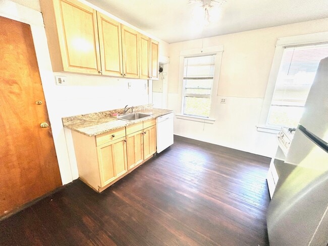Building Photo - 57 Morehouse St