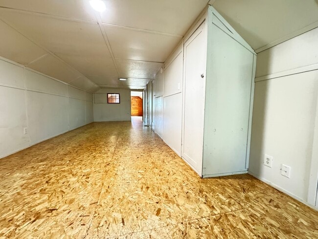 Building Photo - 2 Story home close to downtown