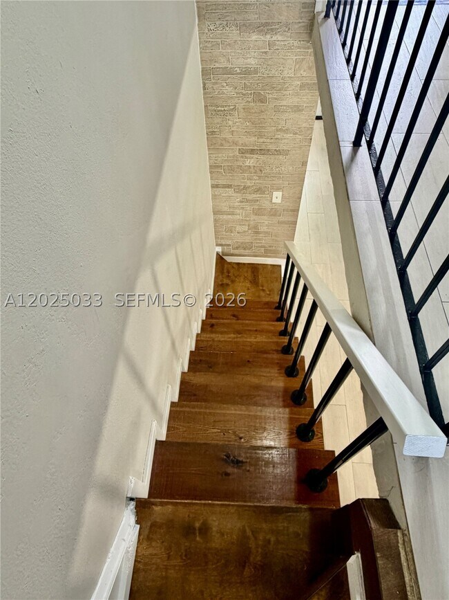 Building Photo - 1705 W 57th St