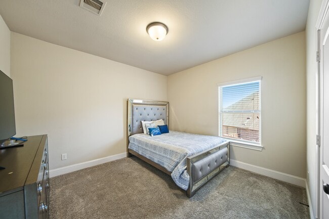 Building Photo - 2523 Crossvine Dr