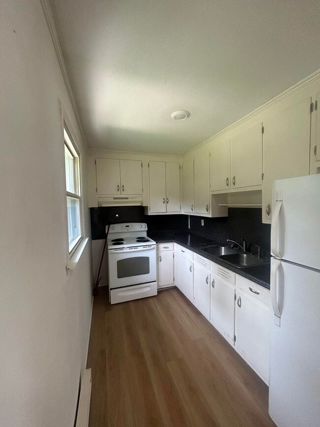 Building Photo - Briskwood Apartments