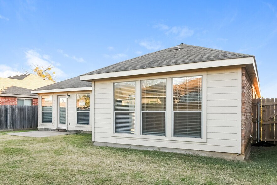 Building Photo - 1901 Belshire Ct