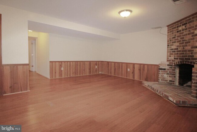 Building Photo - 316 Cherry Ct
