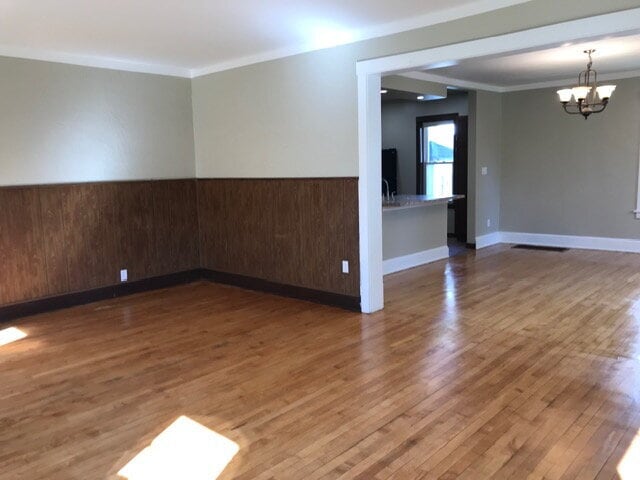 Building Photo - 3 Bedroom Home with Bonus Room - Available September 1st