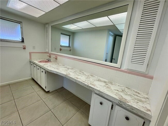 Building Photo - 5330 Majestic Ct