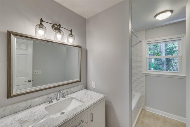 Building Photo - 2111 Huron Dr