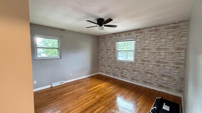 Building Photo - 321 Heil Dr
