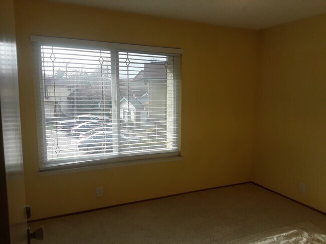 Building Photo - 2650 Bloomfield Ct