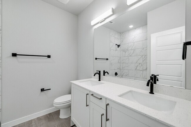 Building Photo - AVAILABLE NOW! LUXURIOUS DUPLEX LOCATED ON 1-ACRE LOT IN MIDLOTHIAN, TX!