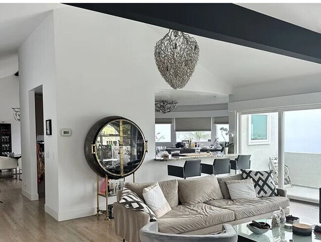 Building Photo - Azari PM-Juccuzi- half acre luxurious landscape-fully chic furniture -  massive lot , 18 fruit tr...