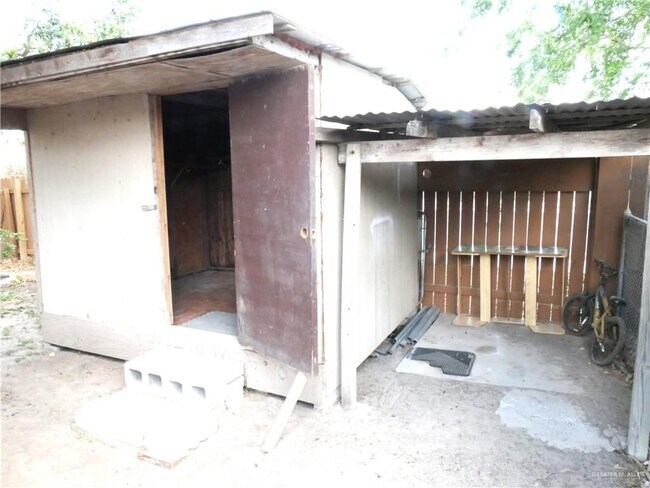 Building Photo - 36 Oliva St