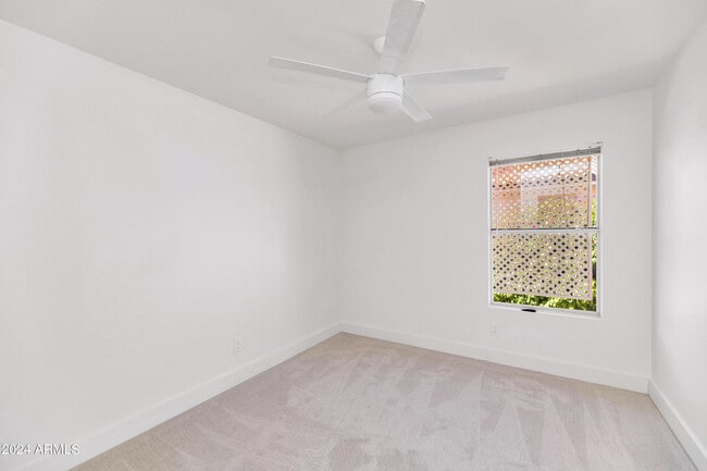 Building Photo - 1706 E Windsong Dr