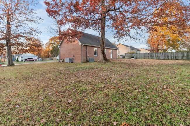 Building Photo - 4 Bedroom Pet Friendly Home For Rent On a Large Corner Lot!