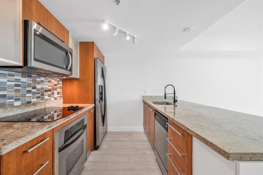 Building Photo - 185 SW 7th St