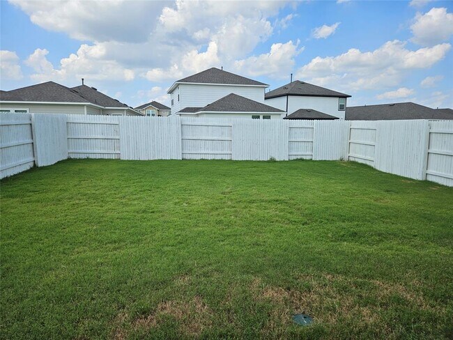 Building Photo - 118 Bluestem Dr