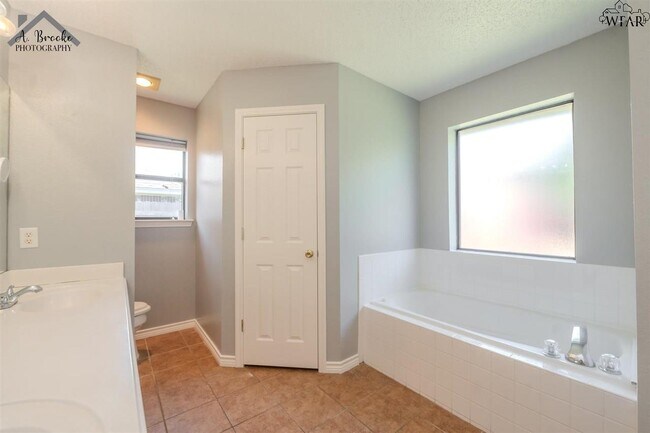Building Photo - 5412 Blazing Star Ln