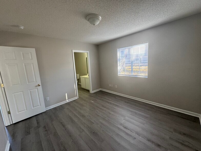 Building Photo - 2467 Stratford Lake Rd