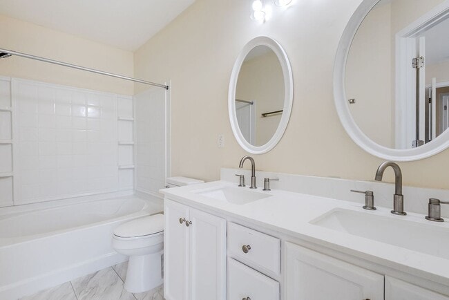 Building Photo - Unique 4BR Home with Private Upstairs Suite & Kitchenette in Georgetown
