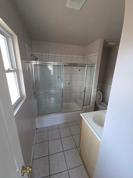 Building Photo - 10228 Belnap Pl