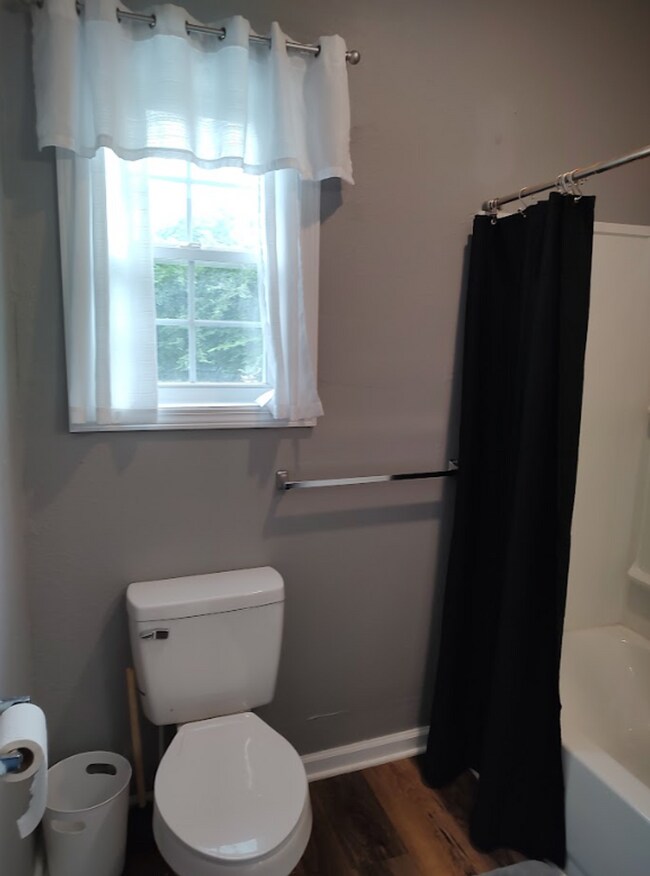 Building Photo - 323 N Ash-