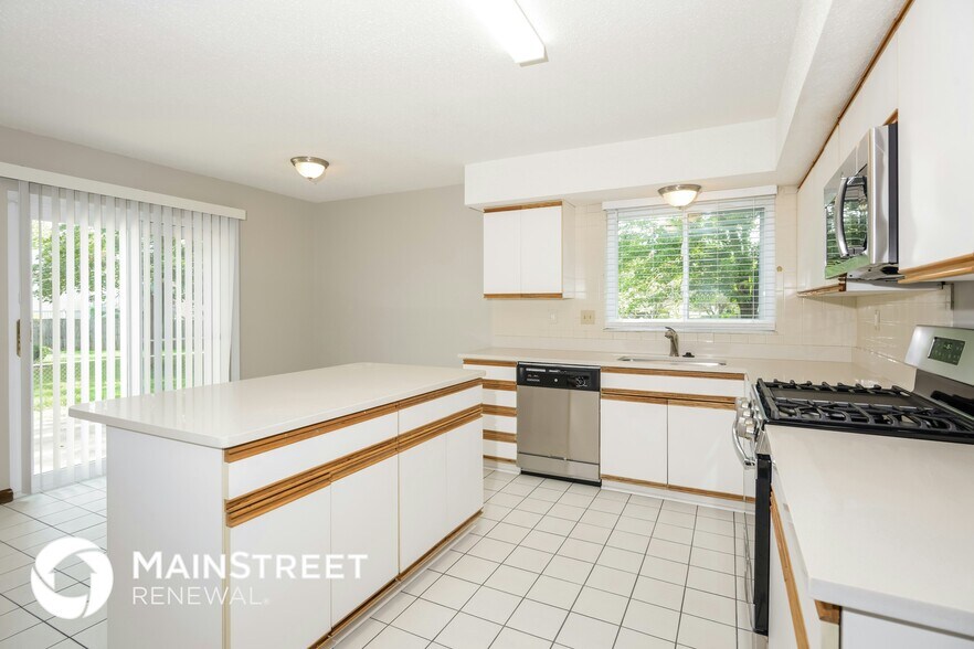 Building Photo - 4009 Hounds Hill Dr