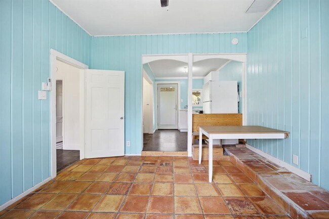 Building Photo - 1706 E 38th 1/2 St